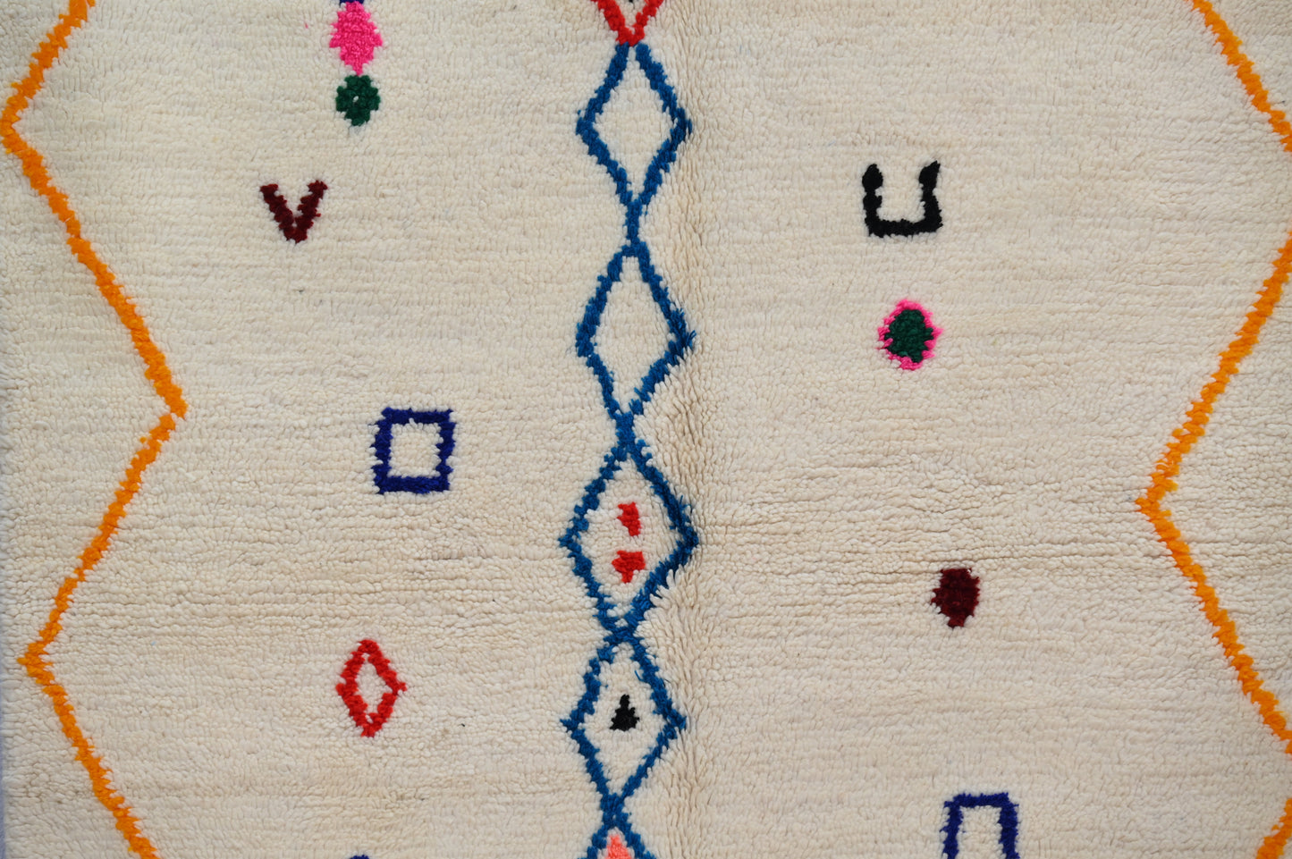 Tapis traditionnel Azilal 246 X 143 Cm