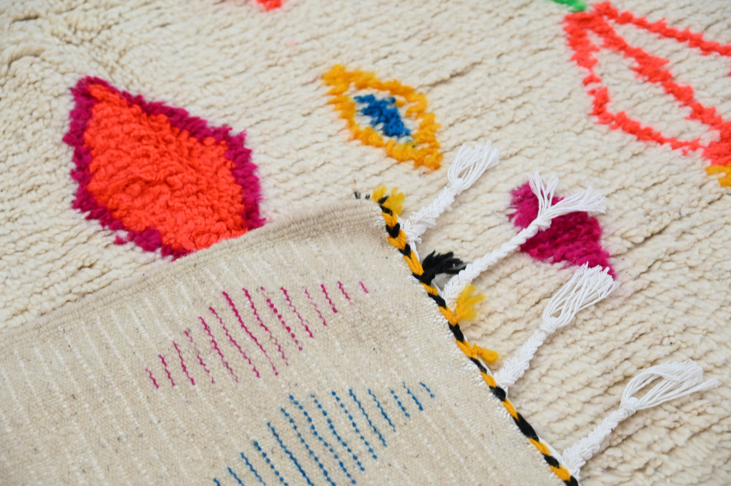 Tapis traditionnel Azilal 246 X 146 Cm