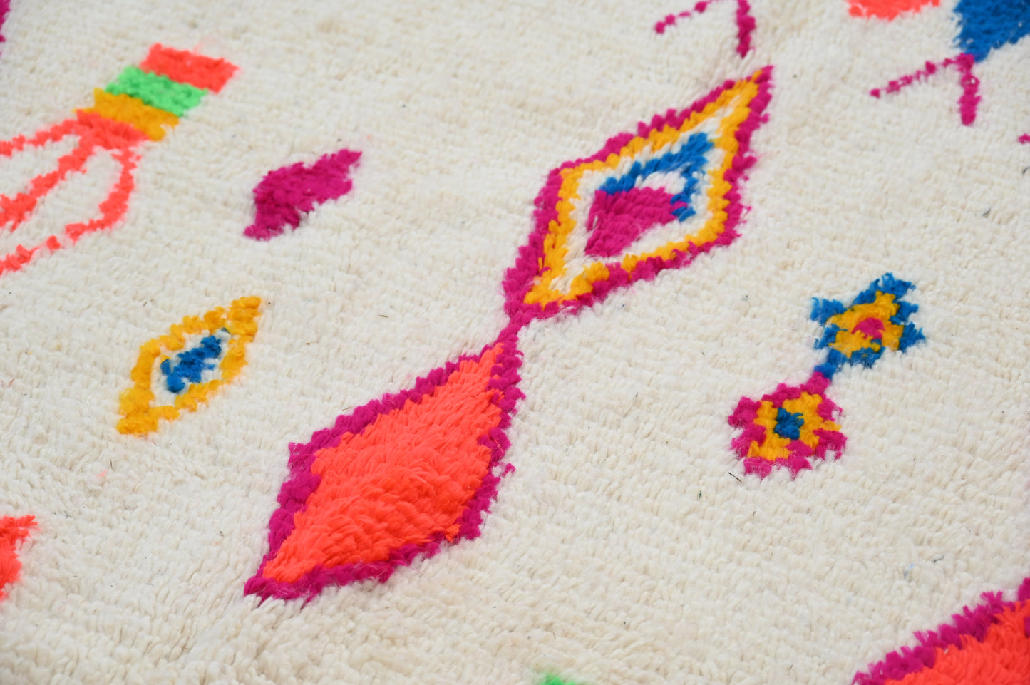 Tapis traditionnel Azilal 246 X 146 Cm