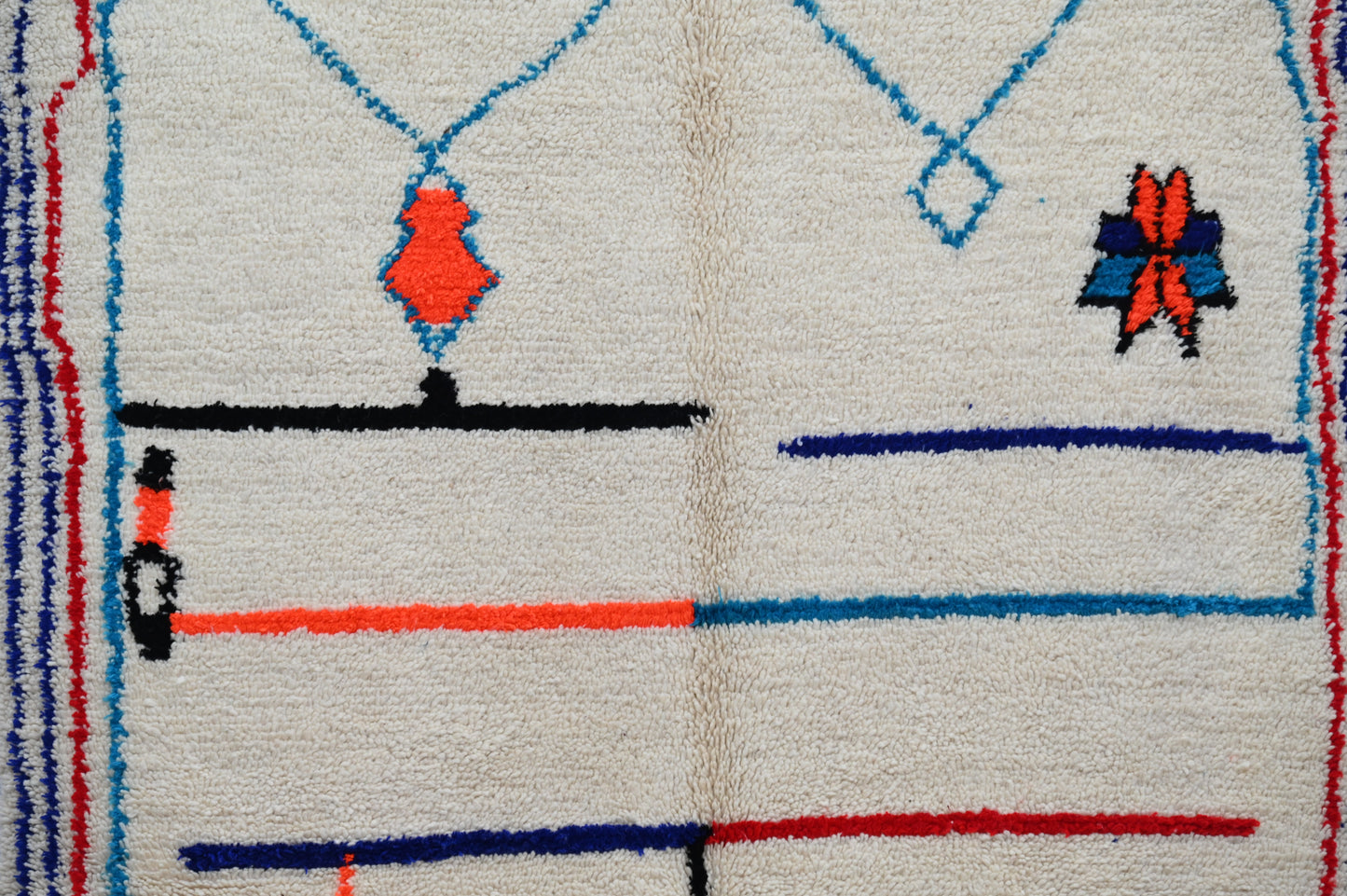 Tapis traditionnel Azilal 231 X 160 Cm