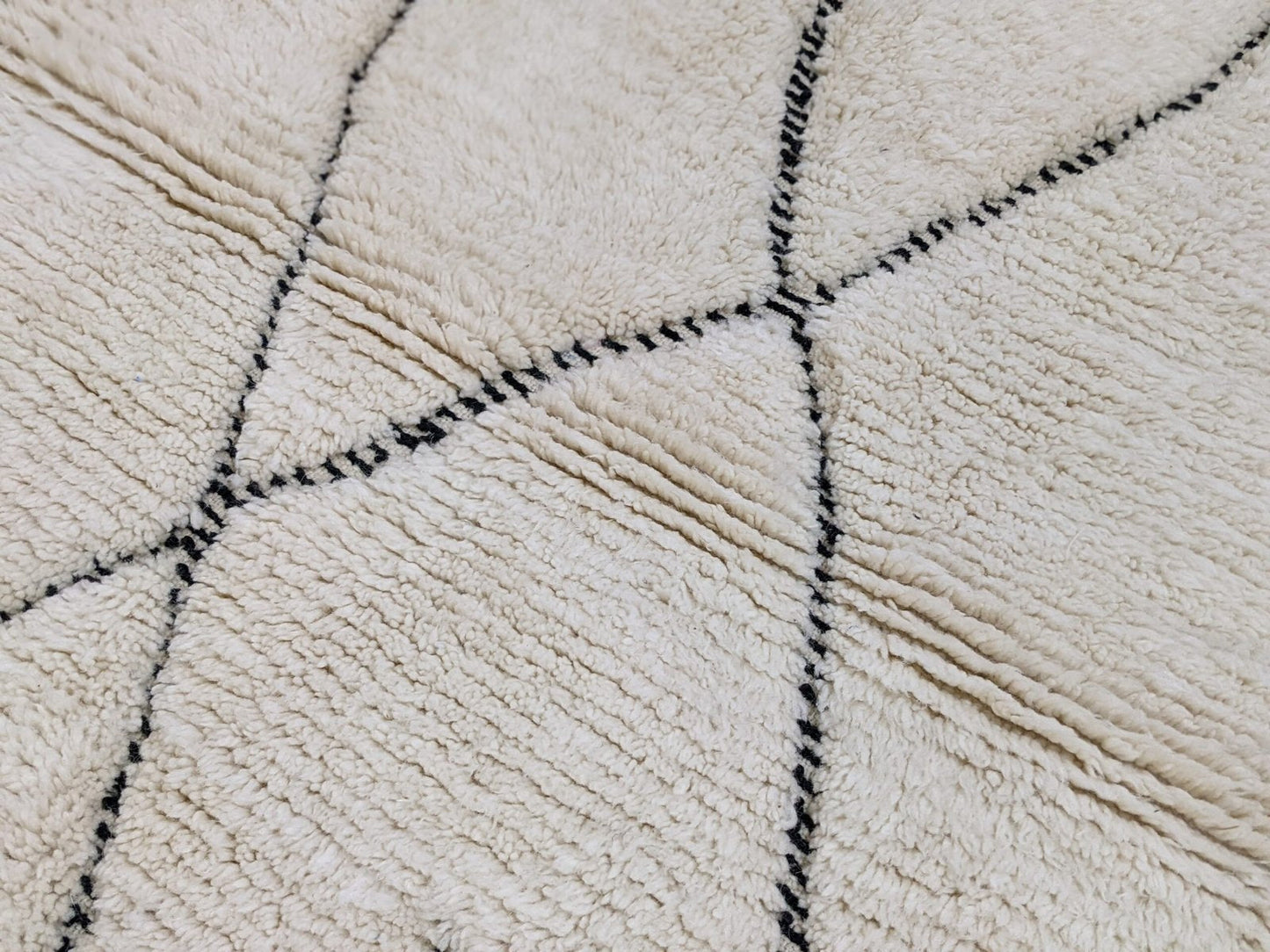 Petit tapis traditionnel Beni Ouarain 147 X 117 Cm