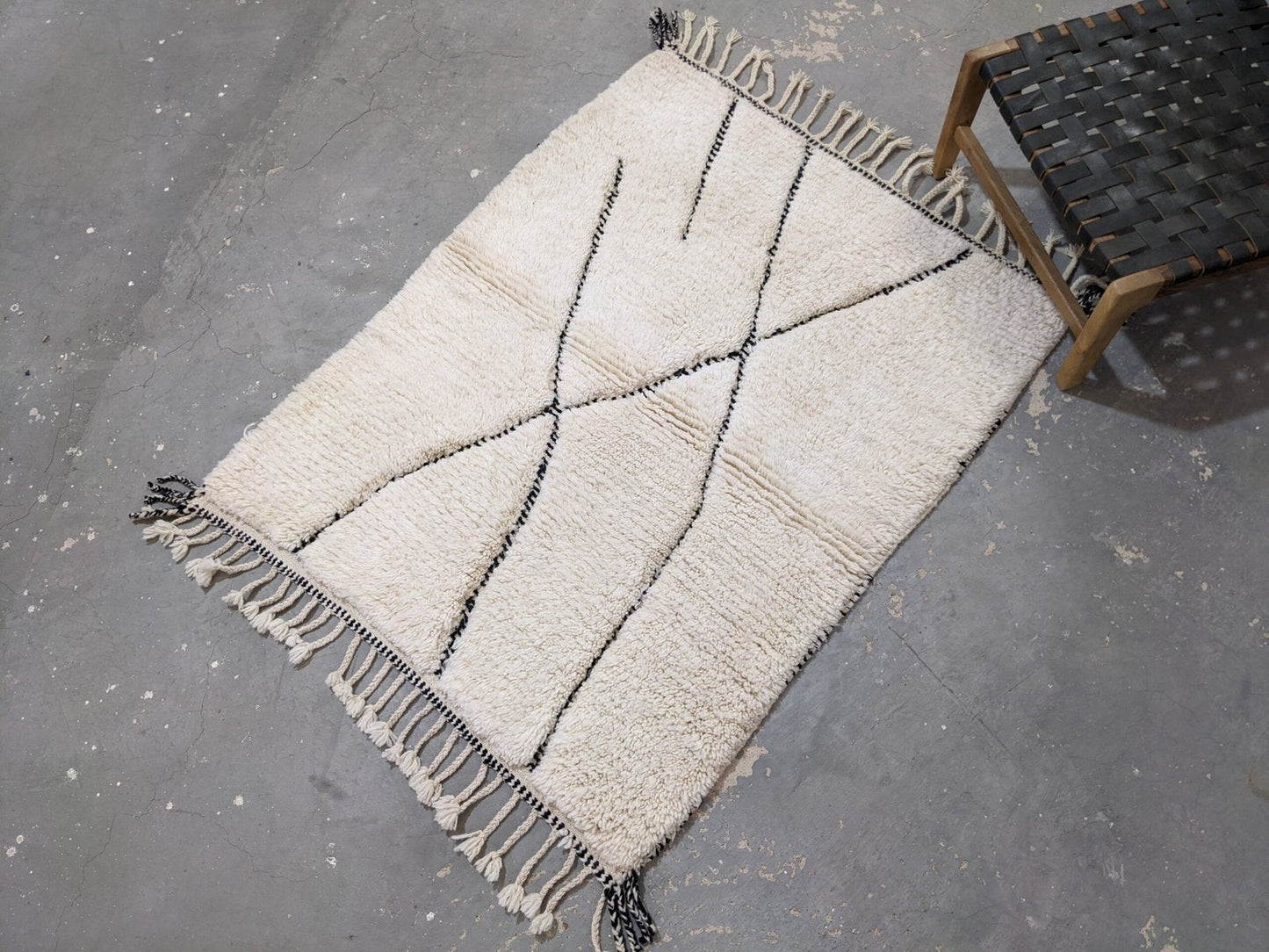 Petit tapis traditionnel Beni Ouarain 147 X 117 Cm